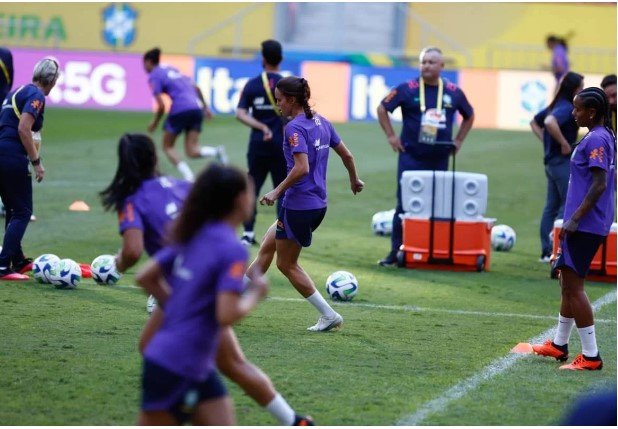 Seleção Feminina treina em Brasília antes do jogão contra o Chile no Mané Garrincha