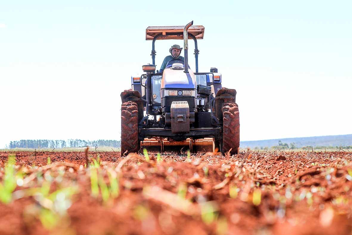 Curso de tratorista capacita produtores rurais do DF