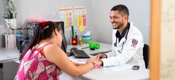 Ministério da Saúde divulga primeiro processo seletivo para pós-graduação voltado a profissionais do Mais Médicos