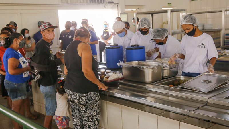 Restaurantes Comunitários terão cardápio especial de almoço na terça-feira (23)