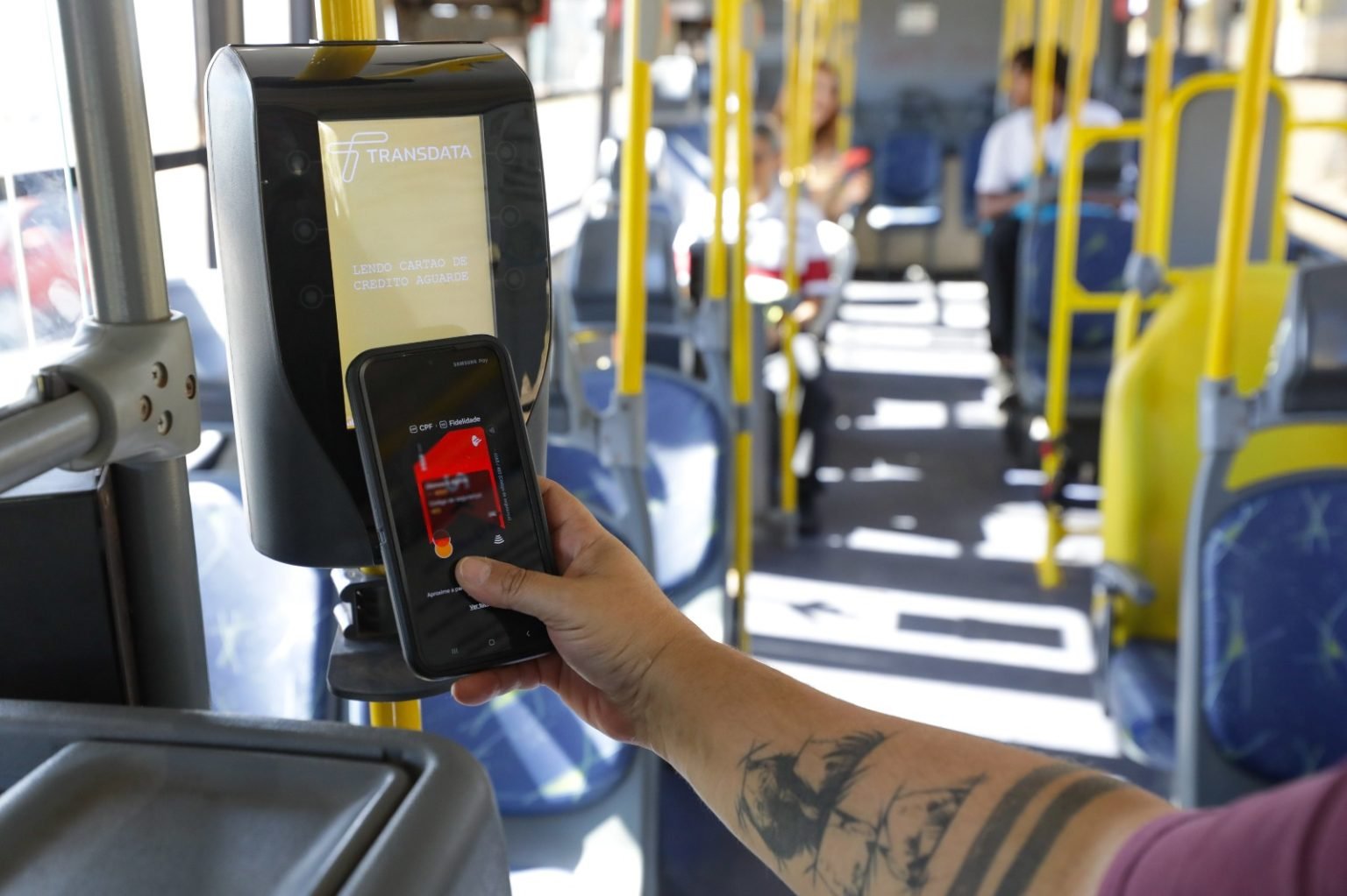 Dinheiro em espécie deixa de ser opção de pagamento em 52 linhas de ônibus